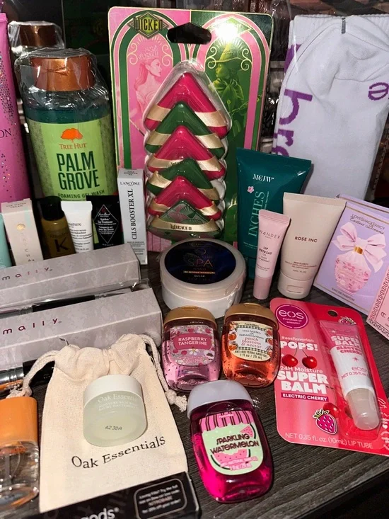 62 Piece Huge Resellers Bundle of Makeup, Skincare, Haircare, & More - Picture 8 of 14